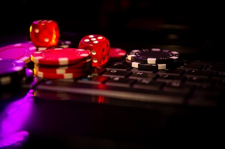 Antarmuka iOS Web jamintoto menampilkan permainan slot Aviator, Sweet Bonanza, dan Fortune Tiger di layar iPhone